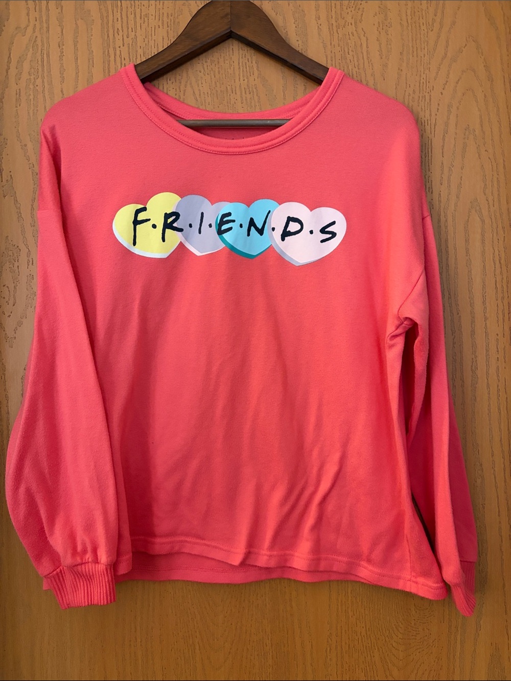 Womens Pink 'Friends' Heart Graphic Long-Sleeve pajama shirt